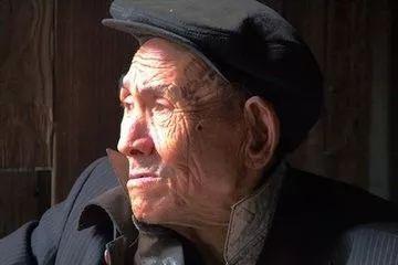 换屎布视频,温馨育儿瞬间