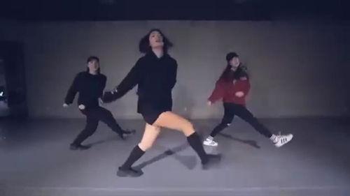 快节奏舞蹈视频,跟随快节奏舞蹈视频的动感之旅